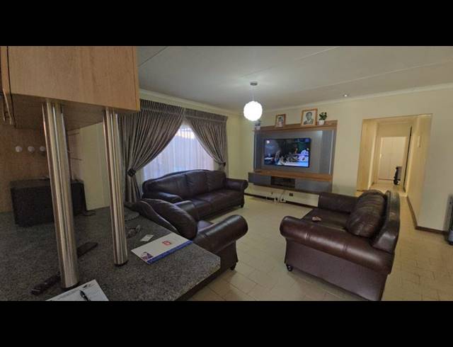 4 BEDROOM HOUSE FOR SALE IN FLORAUNA